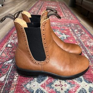 Women’s Blundstone High Top Boots in Camel (size: 5.5)